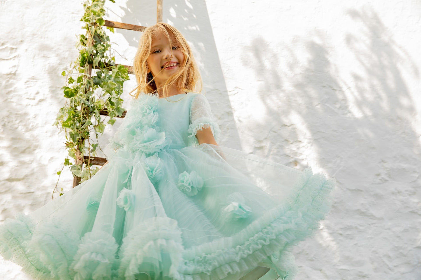 Abito in tulle plumetis plissato con fiori