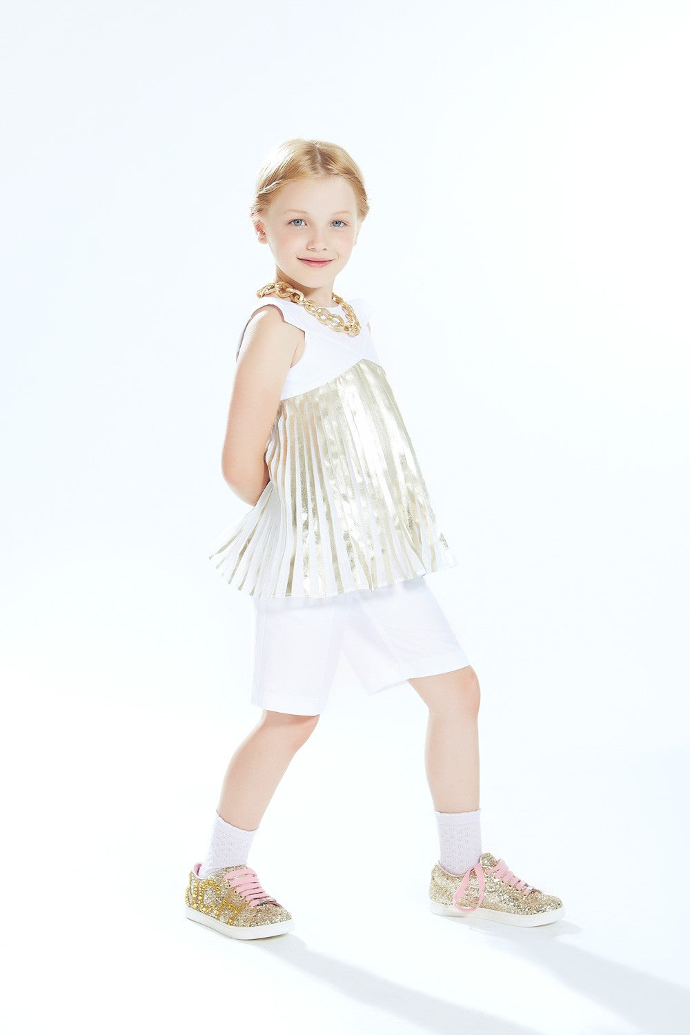ValMax sleeveless top in pleated fabric