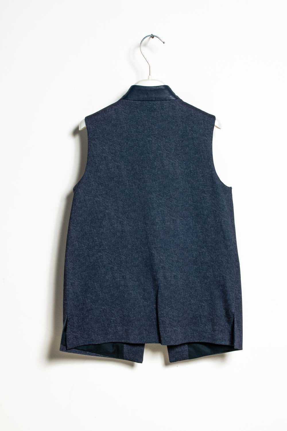 ValMax vest with reverse collar