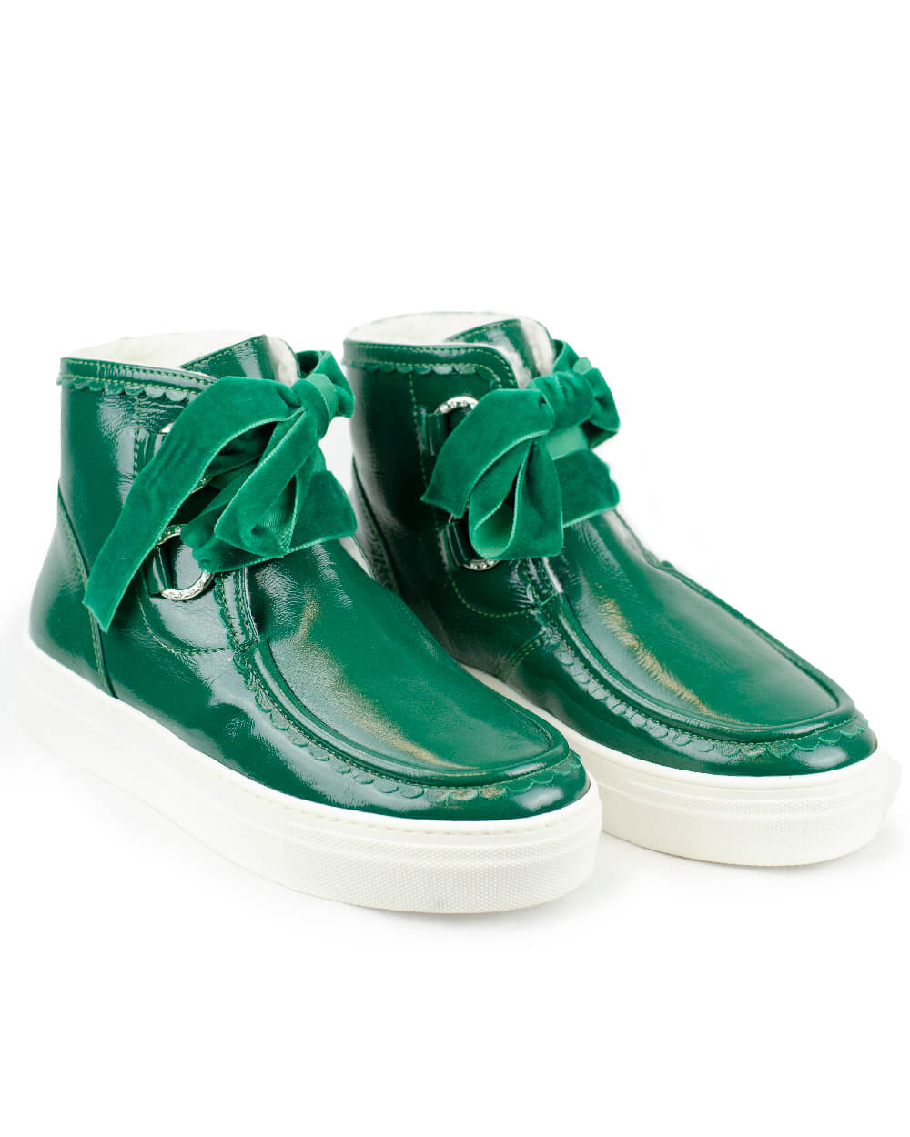 Patent leather sneakers with fur