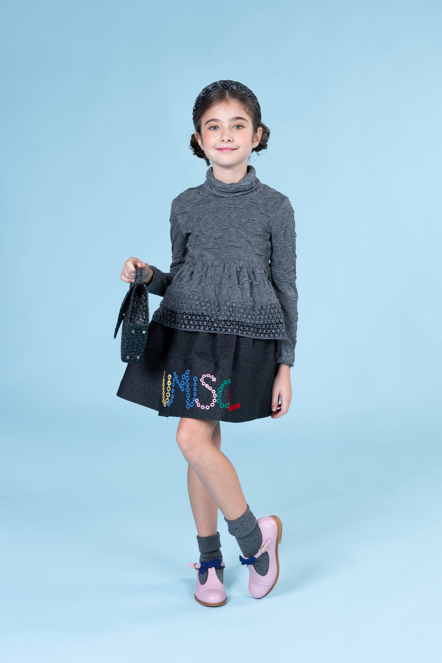 Maglia elegante con collo morbido e balza in pizzo