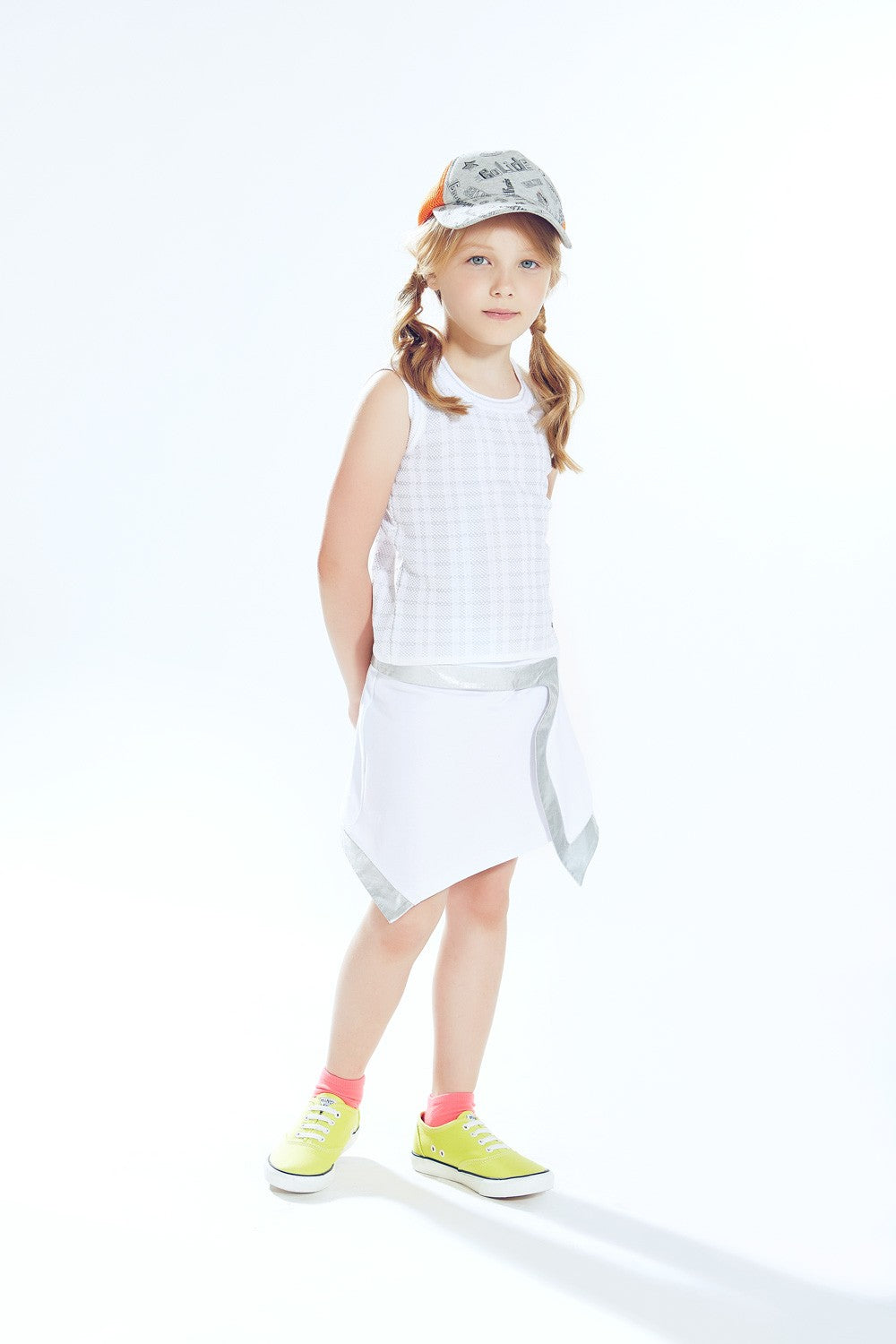 ValMax sleeveless sweater with ribbed hem