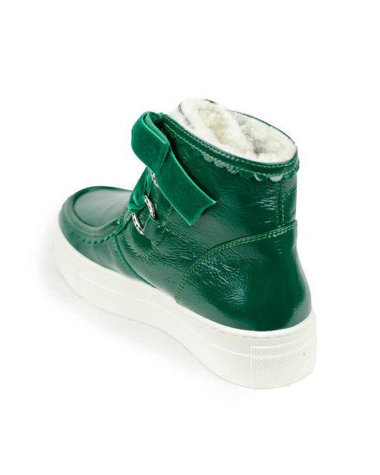 Patent leather sneakers with fur