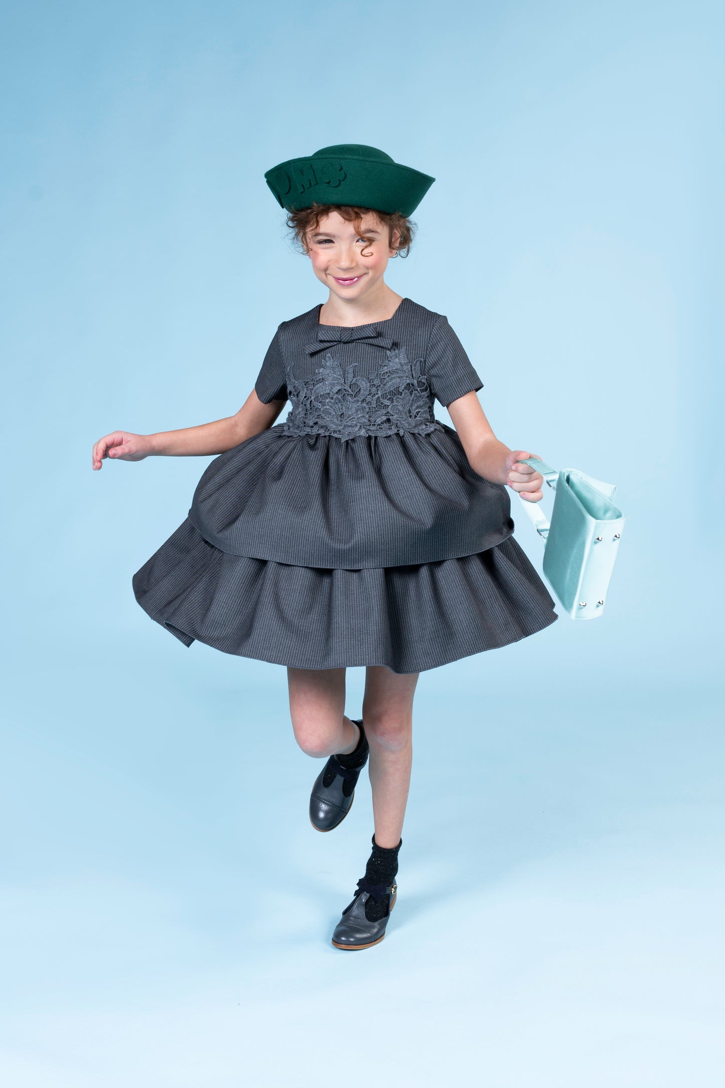 Abito a balze con pizzo