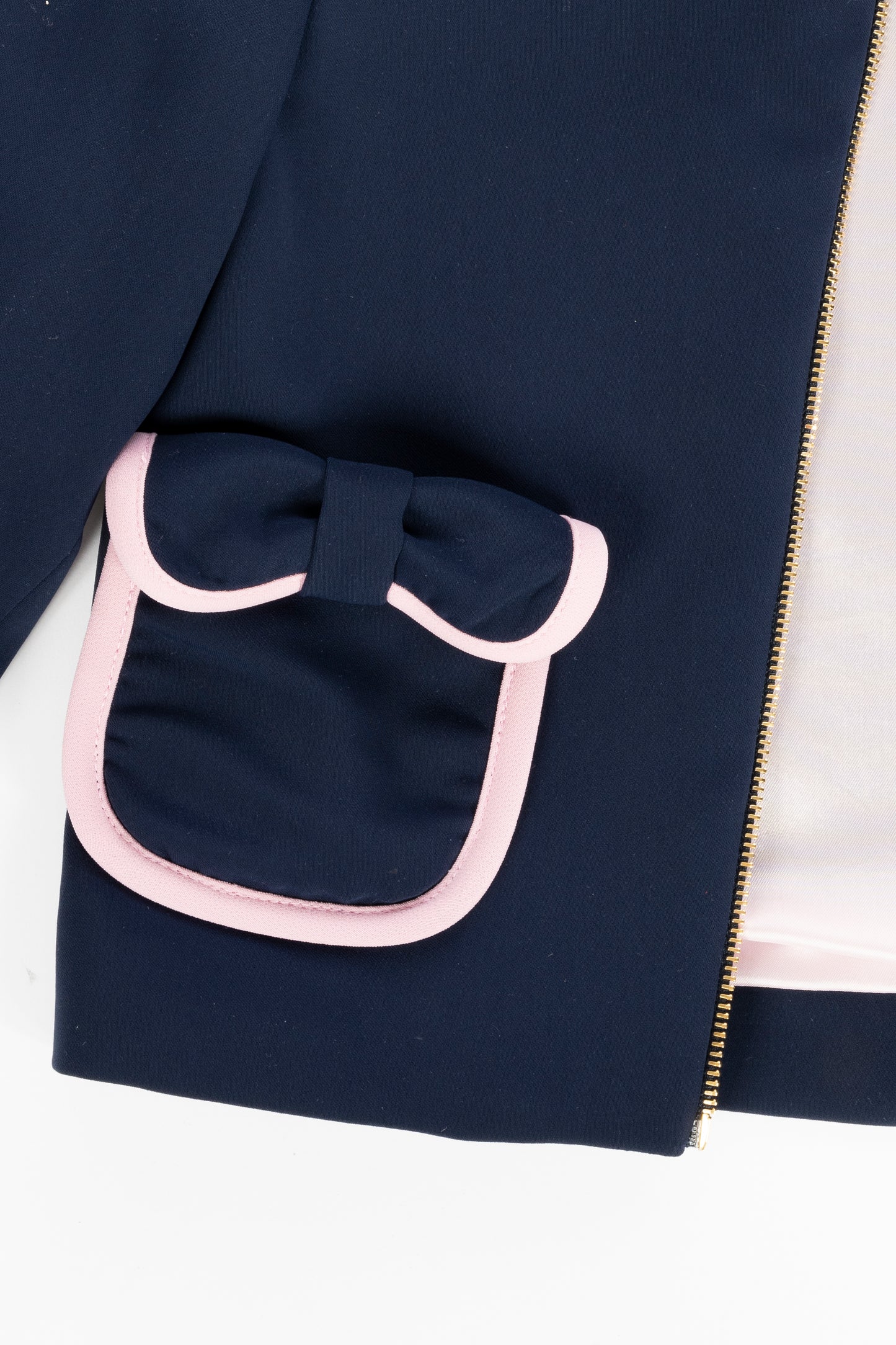 Giacca in crepe con bordi a contrasto